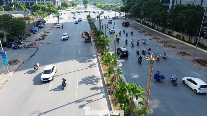 Nút giao Dương Đình Nghệ – Mễ Trì nằm trong khu vực có nhiều tuyến đường kết nối, phục vụ nhu cầu đi lại của người dân và hoạt động của các cơ quan, doanh nghiệp lân cận.