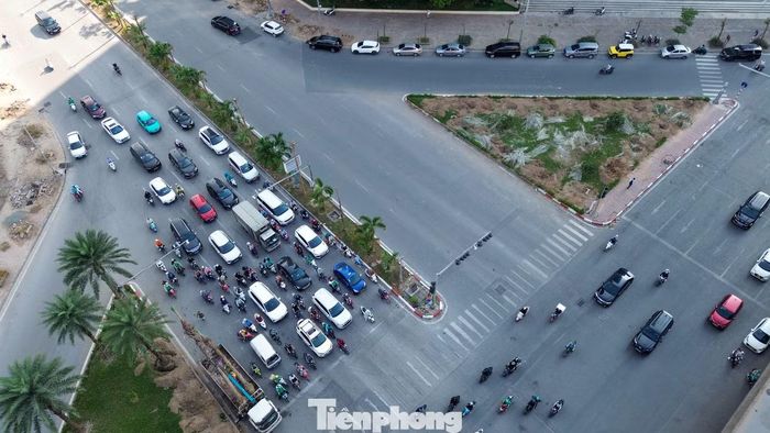 Theo thiết kế, hầm kín dài 120 m, hầm hở dài 200 m; phần còn lại gồm tường chắn và gờ chắn bánh. Công trình được kỳ vọng góp phần giảm xung đột giữa các dòng phương tiện, cải thiện khả năng lưu thông qua khu vực.