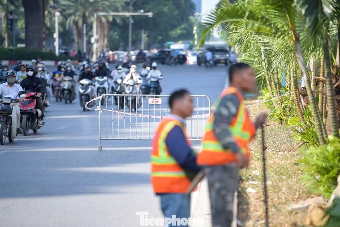 Trong thời gian triển khai dự án, nhà thầu cần bảo đảm an toàn, hạn chế ảnh hưởng người đi đường.