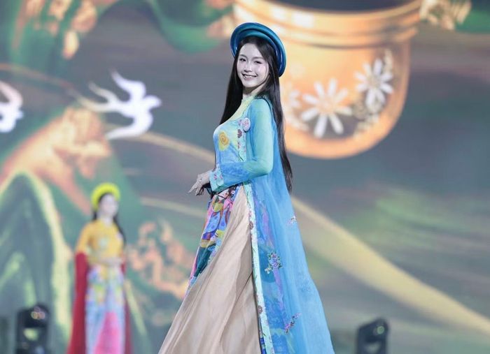 Trải qua các phần thi trong đêm chung khảo, Nguyễn Thái Anh Thư đã được xướng tên vào Top 25 thí sinh vòng chung kết Hoa hậu Việt Nam 2026. Cô sinh năm 2006, đến từ Đồng Tháp, cao 1,7 m, số đo ba vòng 78-65-95 cm.