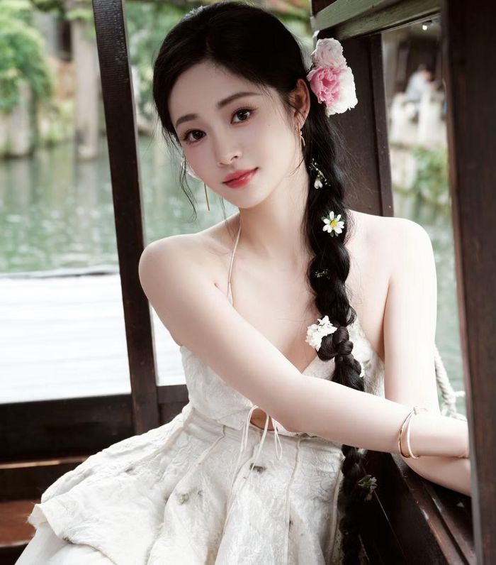 Cái khó của nhân vật là không khiến khán giả ghét bỏ vì cô không quá xấu xa nhưng cũng có những hành động khiến nhiều người thất vọng. Ngô San San chỉ đang giãy giụa sống và có những khó khăn của riêng mình vì vậy vẫn có những người đồng tình với cô. Chu Khiết Quỳnh nắm bắt chuẩn xác sự mâu thuẫn của nhân vật, khiến vai khách mời Ngô San San trở thành một trong những vai diễn ấn tượng nhất trong phim.