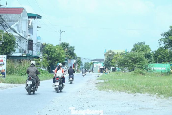 Bên cạnh các dự án đang triển khai, nhiều tuyến đường tại đô thị Vinh được đề xuất đầu tư, song vẫn phải tính toán phương án và nguồn vốn. Tuyến Cao Huy Tuân, đoạn từ đường Đặng Thai Mai đến đường Xuân Lộc, (phường Vinh Hưng) được đề xuất đầu tư với chiều dài khoảng 1,6 km, tổng kinh phí dự kiến 280 tỷ đồng. Phương án đầu tư sẽ được tính toán trên cơ sở khả năng cân đối ngân sách của phường và tỉnh.