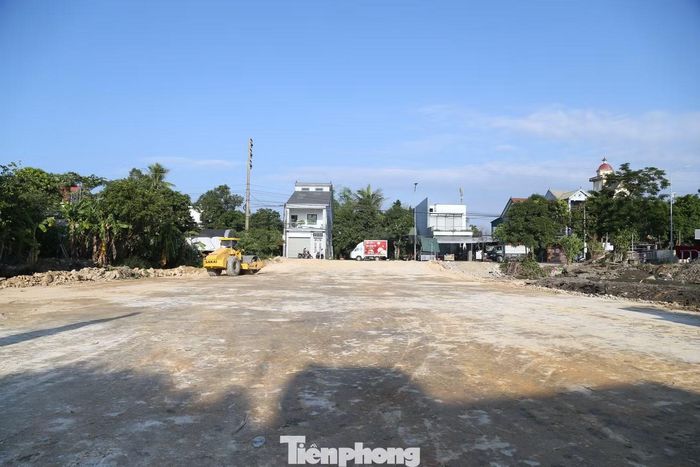 Dự án đường quy hoạch 24 m, nối đường Xô viết Nghệ Tĩnh với đường Nguyễn Văn Tố, kết hợp chống ngập úng cục bộ trên đường Xô viết Nghệ Tĩnh dài khoảng 0,73 km, do UBND phường Vinh Phú (Nghệ An) làm chủ đầu tư.