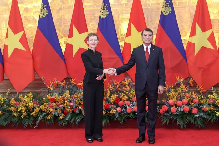 Thủ tướng Lê Minh Hưng và Thủ tướng Liechtenstein Brigitte Haas chụp ảnh chung. Ảnh: Đoàn Bắc.