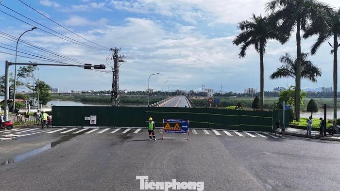 Cầu Trà Khúc 1 cũ đã được đóng để phục vụ thi công dự án cầu mới.