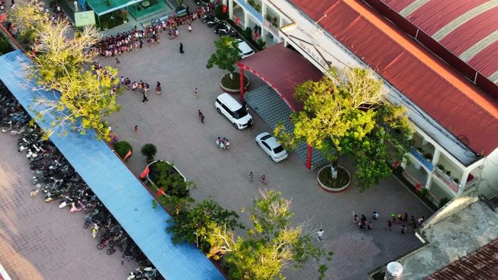 Sở G&ĐT Hải Phòng yêu cầu các cơ sở giáo dục rà soát quy trình đưa đón trẻ em, học sinh và đảm bảo an toàn khuôn viên, sân trường.