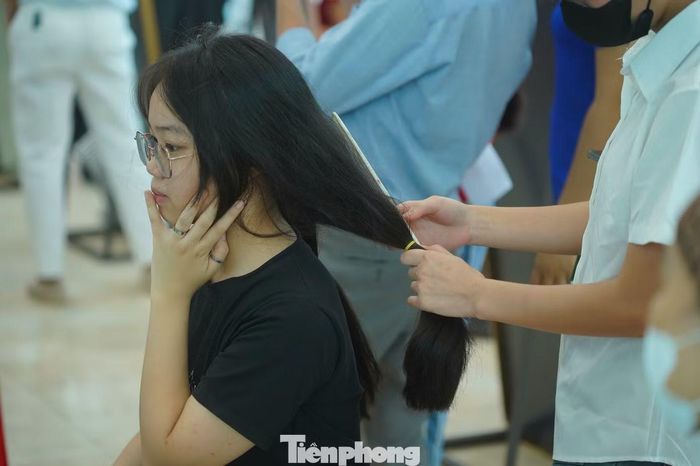 Bạn Nguyễn Thị Kiều Ngân (SN 2005, Thanh Xuân, Hà Nội) biết đến chương trình qua 1900 Hair Salon và đã nuôi tóc suốt bốn năm để hiến tặng. Tại chương trình, Ngân quyết định hiến nhiều nhất có thể, mong góp phần mang đến mái tóc mới cho bệnh nhân ung thư.