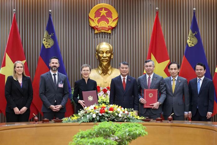 Thủ tướng Lê Minh Hưng chứng kiến Lễ ký Hiệp định tránh đánh thuế hai lần giữa Việt Nam và Liechtenstein. Ảnh: Đoàn Bắc.