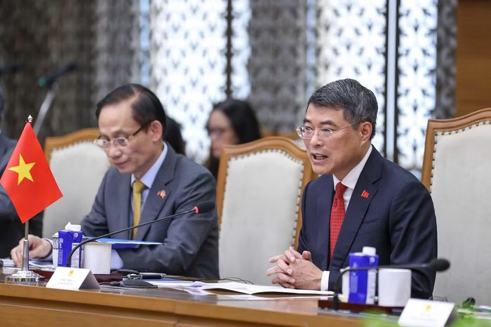 Thủ tướng Lê Minh Hưng phát biểu tại cuộc hội đàm với Thủ tướng Liechtenstein Brigitte Haas. Ảnh: Đoàn Bắc.
