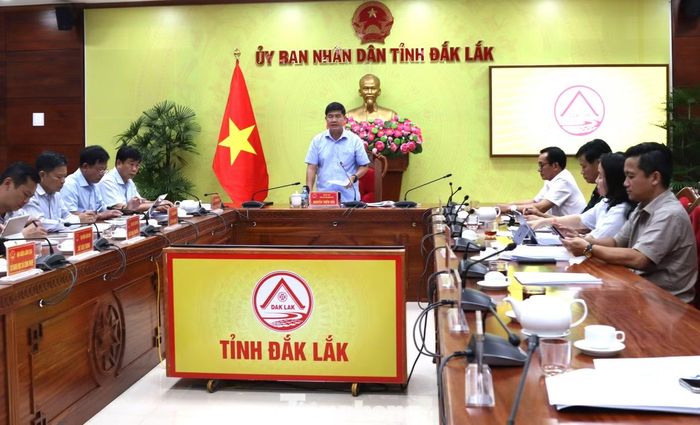 Ông Nguyễn Thiên Văn - Phó Chủ tịch UBND tỉnh Đắk Lắk - chủ trì cuộc họp.