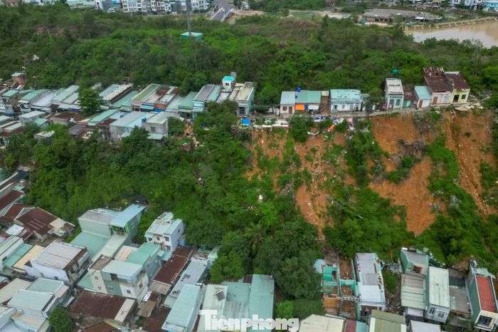 Các hộ dân sinh sống bên sườn núi Một.