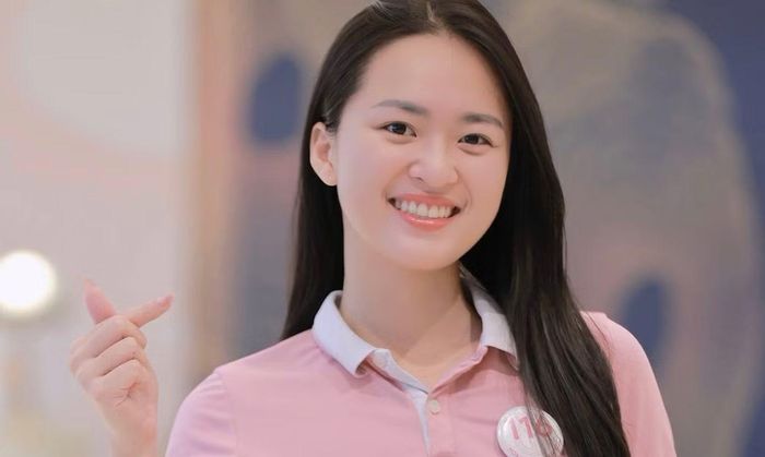 Nhờ những kiến thức có được từ ngành học, Đinh Hoàng Gia Linh dạn dĩ trước ống kính. Cô gái đến từ Thanh Hóa cũng tỏ ra tự tin ở những thử thách thuyết trình.