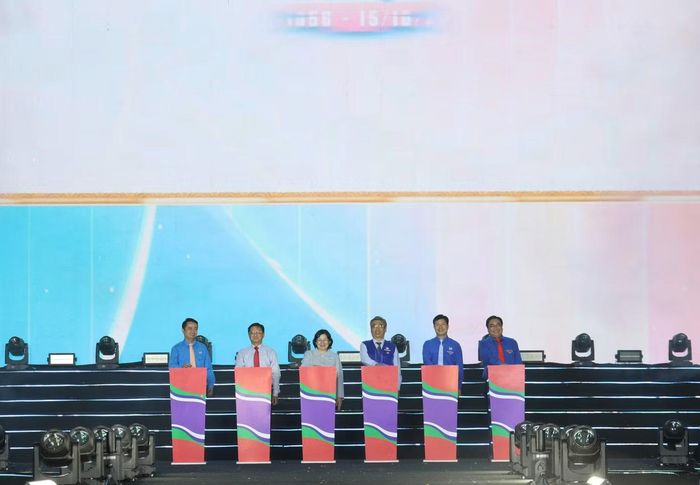 Dịp này, Thành Đoàn - Hội LHTN Việt Nam TPHCM ra mắt Bản đồ số ứng phó triều cường. Công trình góp phần cảnh báo các điểm ngập, hỗ trợ người dân chủ động ứng phó với sự tham gia của thanh niên tại 168 xã, phường.