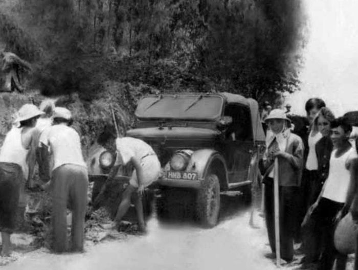 Khảo sát địa chất dầu khí ở Tây Bắc năm 1959-1960 (Ảnh: Lịch sử ngành dầu khí Việt Nam tập 1)