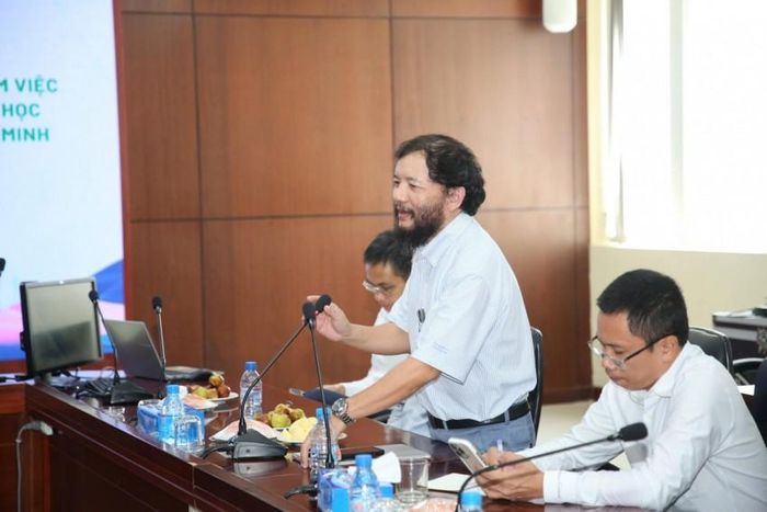 Đại diện PVU trình bày các chuyên đề trọng tâm về đào tạo nguồn nhân lực và định hướng nghề nghiệp trong lĩnh vực năng lượng.