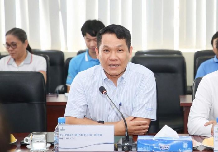 TS. Phan Minh Quốc Bình - Hiệu trưởng PVU, đồng Chủ tịch Hội nghị phát biểu tại buổi làm việc.
