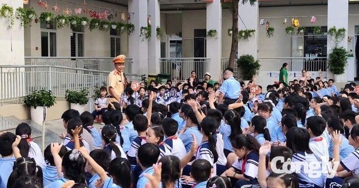 Tăng cường tuyên truyền trong trường học.