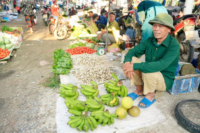 ...cho đến hải sản tự đánh bắt hay nông sản "cây nhà lá vườn"