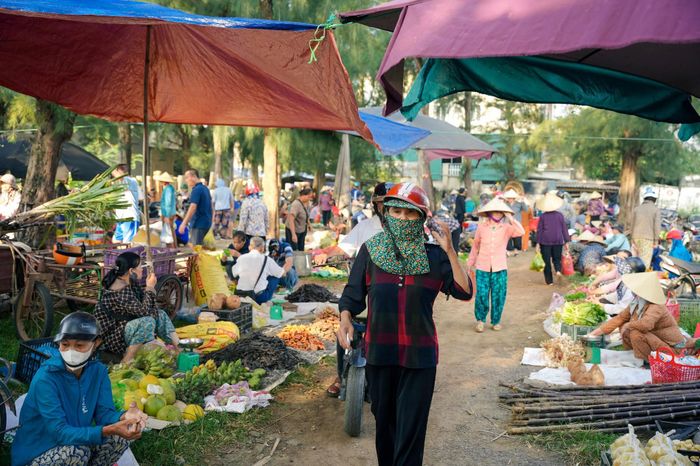 Chợ Hoàng vẫn giữ nguyên nét bình dị, nhộn nhịp của một vùng quê đang từng ngày đổi mới