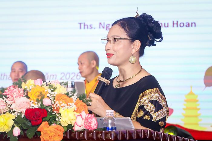 ThS Nguyễn Thị Thu Hoan, Phó Giám đốc Bảo tàng Lịch sử quốc gia tham luận tại hội thảo