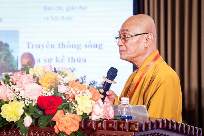 Thượng tọa Thích Minh Hiền, Phó Trưởng ban Văn hóa Trung ương GHPGVN phát biểu