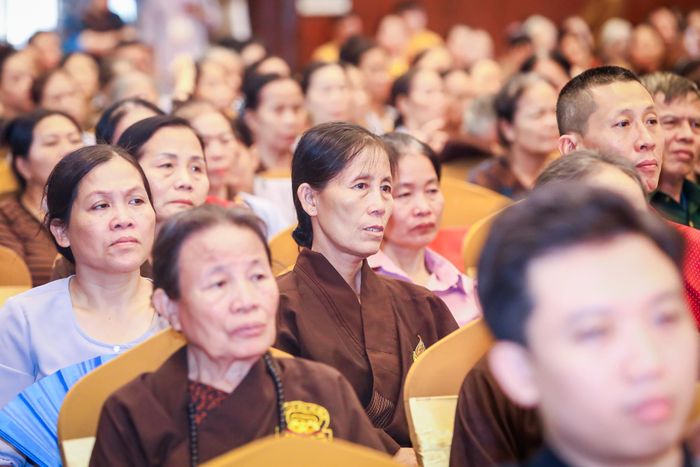 Đông đảo Phật tử tham gia hội thảo