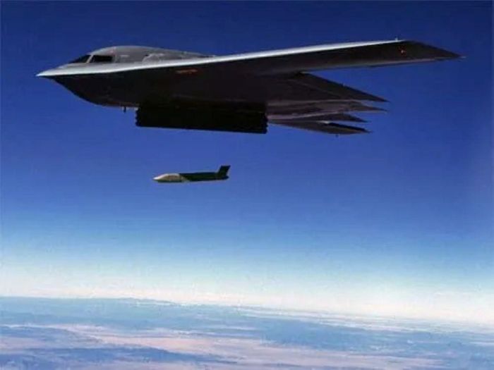 Máy bay B-2 phóng tên lửa AGM-158 JASSM. Ảnh: Không quân Mỹ/missilethreat.csis.org