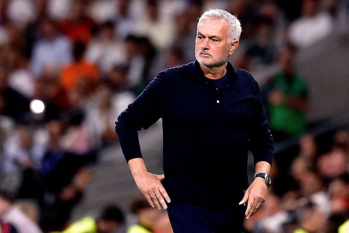 Mourinho phải giải quyết nhiều vấn đề trước tuần Siêu kinh điển. Ảnh: Diario AS