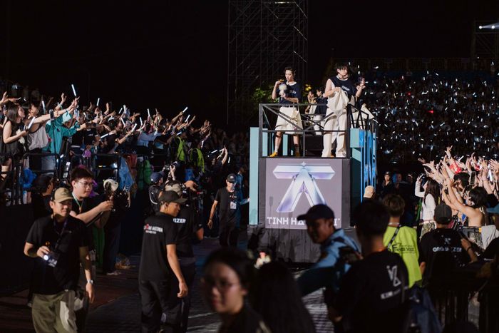 Dàn 'anh trai' tại concert.