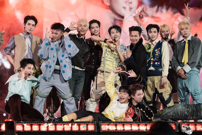 Concert đêm 1 kết thúc trước 23h.