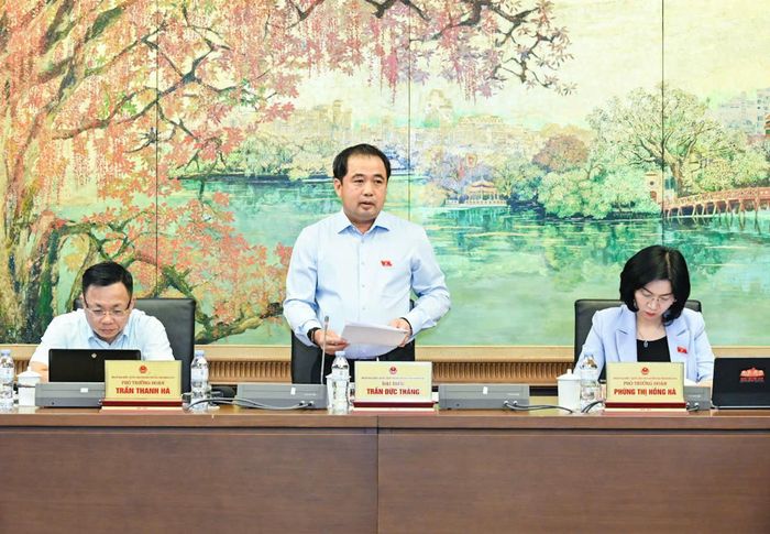 Bí thư Thành ủy Hà Nội Trần Đức Thắng phát biểu tại tổ sáng nay. Ảnh: Duy Linh