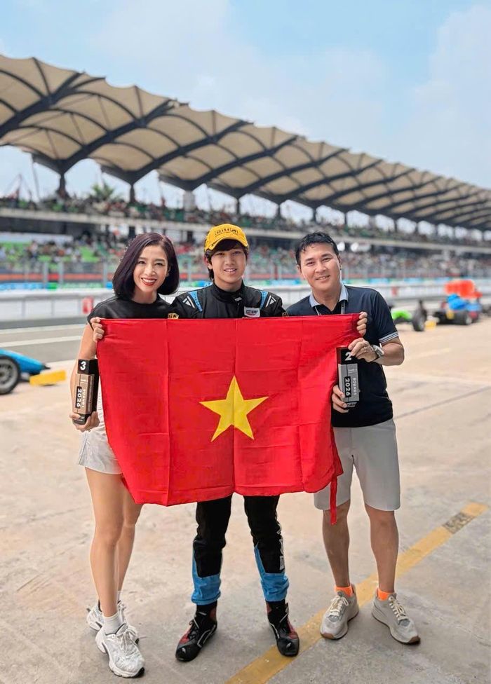 Ben Anh Nguyễn cùng bố mẹ nổi tiếng của mình.