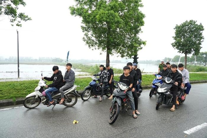 Công an TP Huế làm rõ nhóm thanh thiếu niên tụ tập, mang theo hung khí, điều khiển phương tiện với tốc độ cao, lạng lách, đánh võng trên nhiều tuyến đường tại TP Huế.