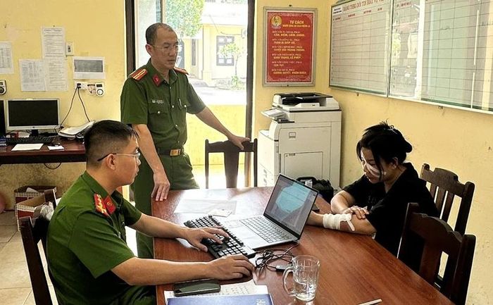 Hoàng Thị Hương đến Công an xã Yên Lập trình diện, khai báo.