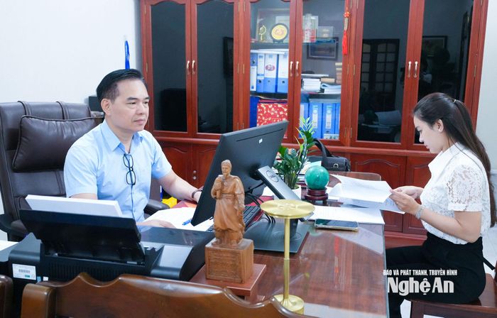 Cán bộ, chuyên viên Văn phòng Tỉnh ủy trong giờ làm việc. Ảnh: Mai Hoa