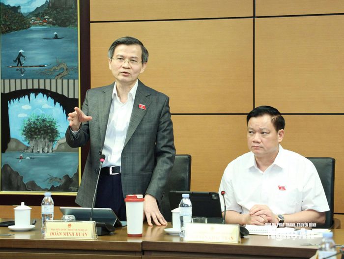 Đại biểu Đoàn Minh Huấn - Ủy viên Bộ Chính trị, Giám đốc Học viện Chính trị Quốc gia Hồ Chí Minh phát biểu thảo luận. Ảnh: Khánh Duy