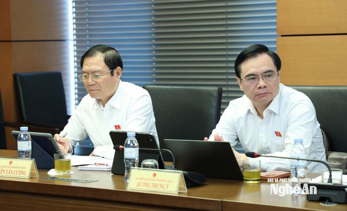 Các đại biểu Quốc hội tham gia thảo luận tổ. Ảnh: Khánh Duy