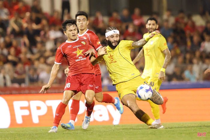 Luiz Guilherme dứt điểm nâng tỷ số lên 2-0 cho SLNA.