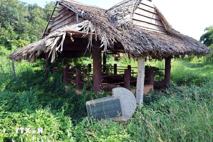 Một miệng hầm lên-xuống địa đạo. (Ảnh: Đoàn Mạnh Dương/TTXVN)