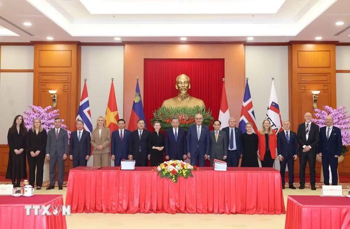 Tổng Bí thư, Chủ tịch nước Tô Lâm và các đại biểu tại lễ ký. (Ảnh: Thống Nhất/TTXVN)