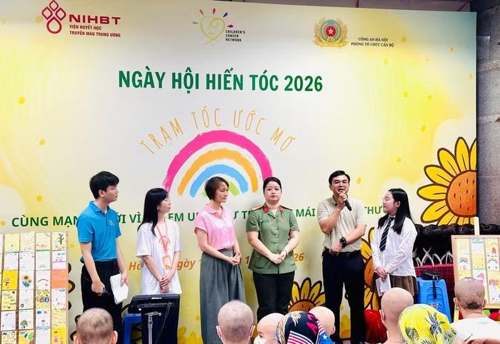 Nhà tài trợ chia sẻ tại Ngày hội. (Ảnh: PV/Vietnam+)
