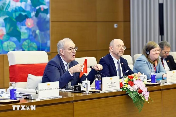 Tổng thống Thụy Sĩ Guy Parmelin phát biểu tại cuộc hội kiến Chủ tịch Quốc hội Trần Thanh Mẫn. (Ảnh: Doãn Tấn/TTXVN)