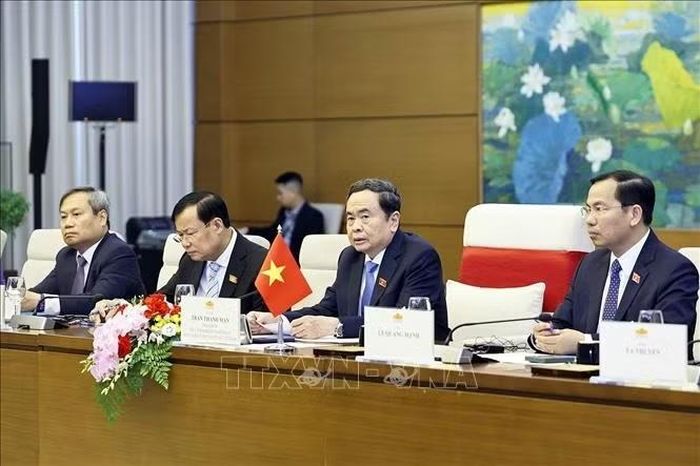 Chủ tịch Quốc hội Trần Thanh Mẫn phát biểu tại cuộc hội kiến Tổng thống Thụy Sĩ Guy Parmelin. Ảnh: Doãn Tấn/TTXVN