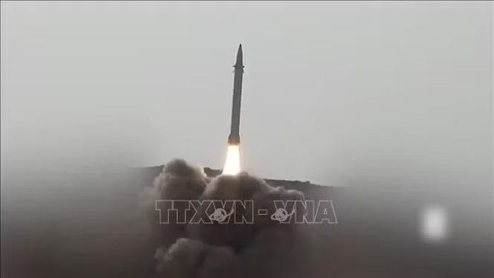 Tên lửa do lực lượng Houthi phóng từ Yemen. Ảnh tư liệu: THX/TTXVN