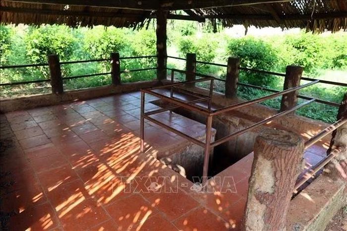 Một miệng hầm lên - xuống địa đạo.