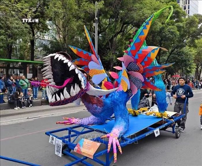 Các tác phẩm Alebrijes được tạo hình từ sự kết hợp đặc điểm của nhiều loài động vật, thể hiện trí tưởng tượng phong phú của các nghệ nhân Mexico.