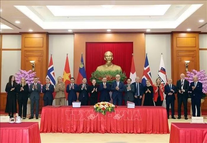 Tổng Bí thư, Chủ tịch nước Tô Lâm và các đại biểu tại lễ ký. Ảnh: Thống Nhất/TTXVN