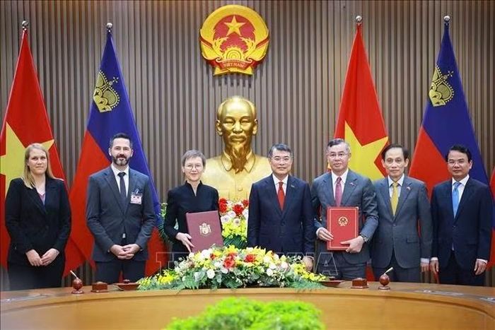 Thủ tướng Lê Minh Hưng chứng kiến ký Hiệp định thuế giữa Việt Nam và Liechtenstein. Ảnh: Dương Giang/TTXVN