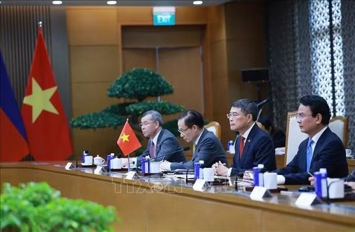 Thủ tướng Lê Minh Hưng hội đàm với Thủ tướng Công quốc Liechtenstein Brigitte Haas. Ảnh: Dương Giang/TTXVN