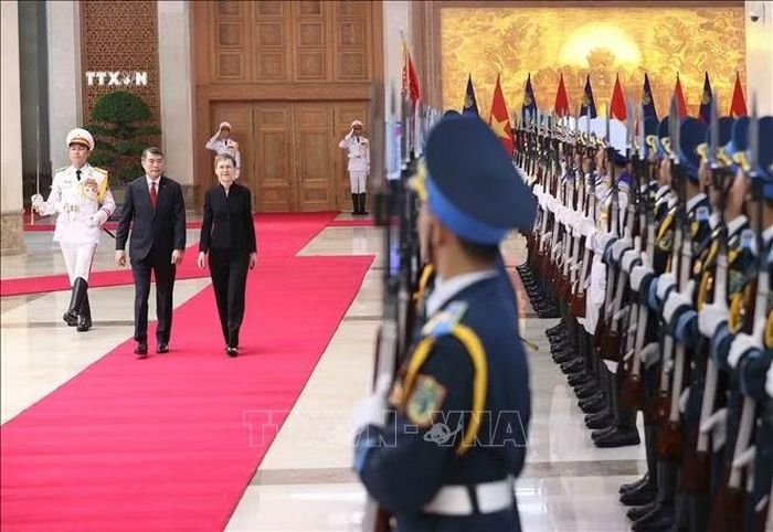 Thủ tướng Lê Minh Hưng và Thủ tướng Liechtenstein Brigitte Haas duyệt Đội danh dự Quân đội nhân dân Việt Nam. Ảnh: An Đăng/TTXVN